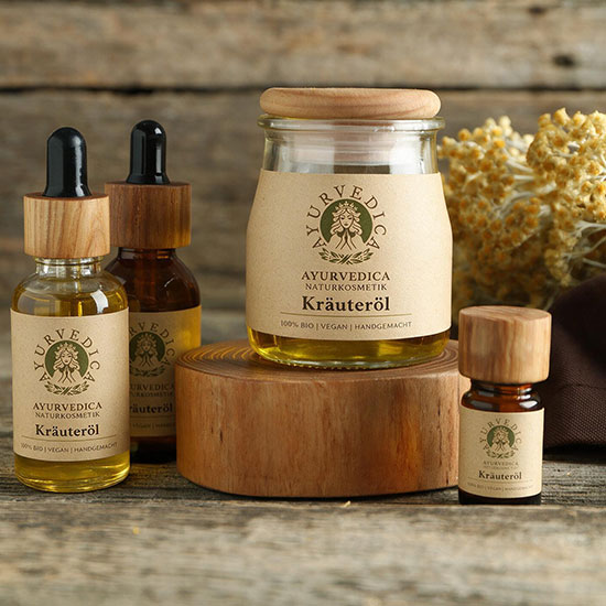 Ayurvedisches Kräuteröl und Gefäße